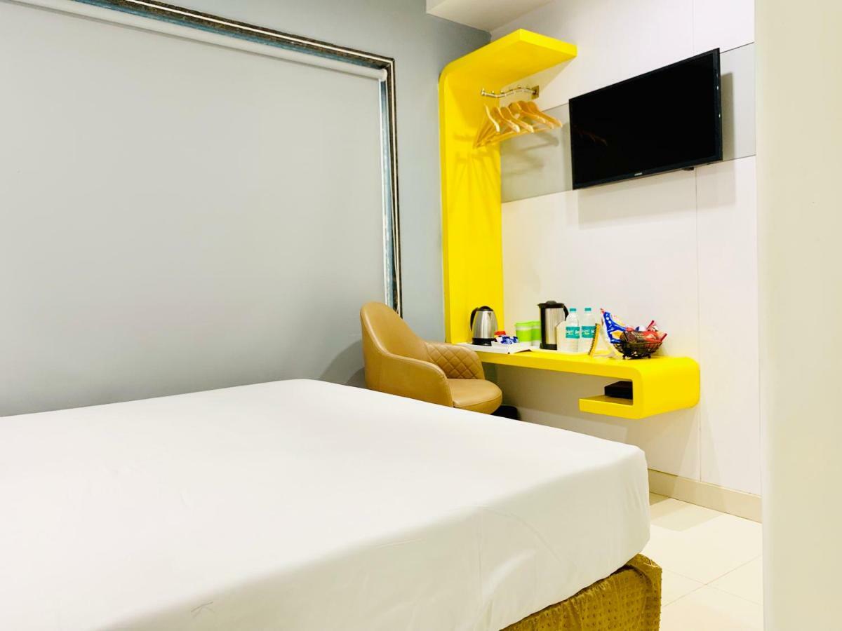 Hotel City Empire New Delhi Railway Station Exteriör bild